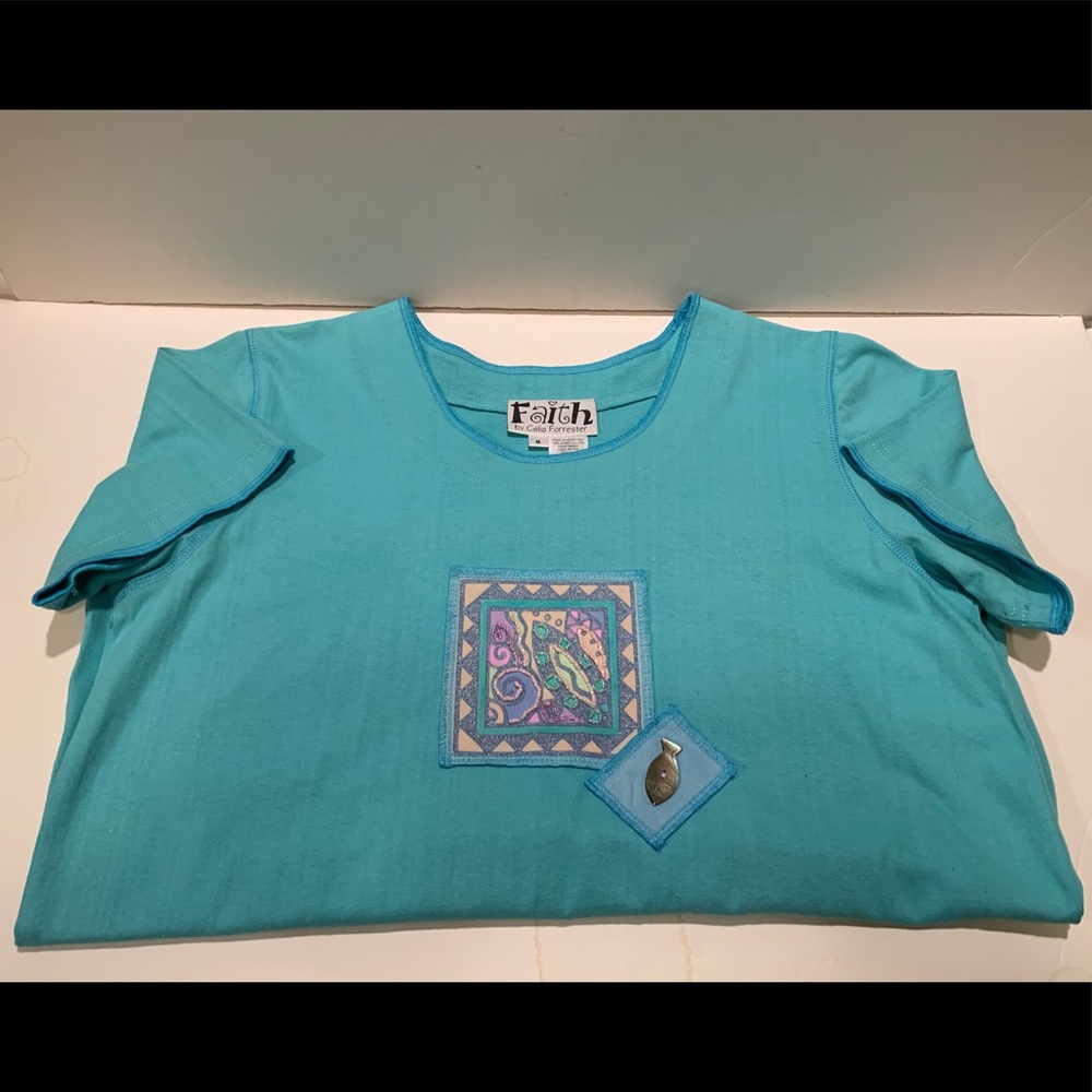 NWOT WOMEN’S FAITH by CELIA FORRESTER SHORT SLEEVE TOP.